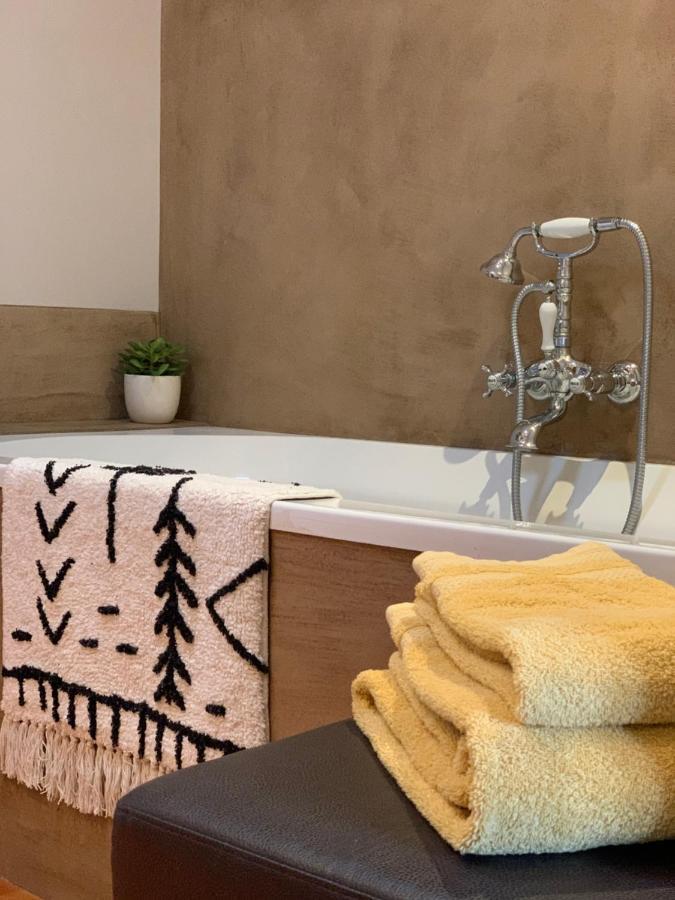 Sainte-Suzanne  Cote Jardin B&B 외부 사진