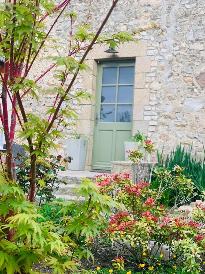 Sainte-Suzanne  Cote Jardin B&B 외부 사진