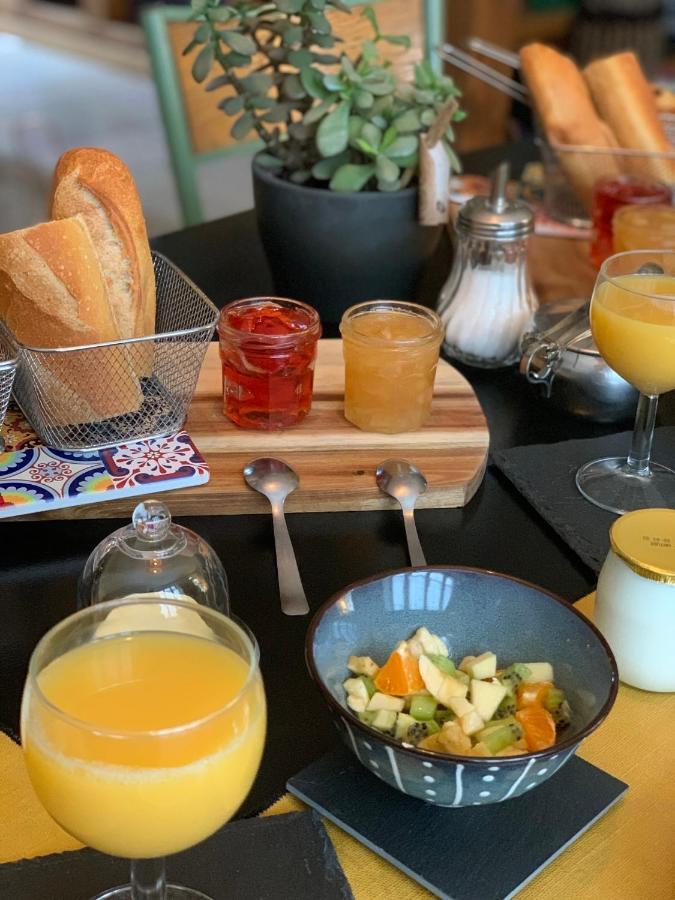 Sainte-Suzanne  Cote Jardin B&B 외부 사진