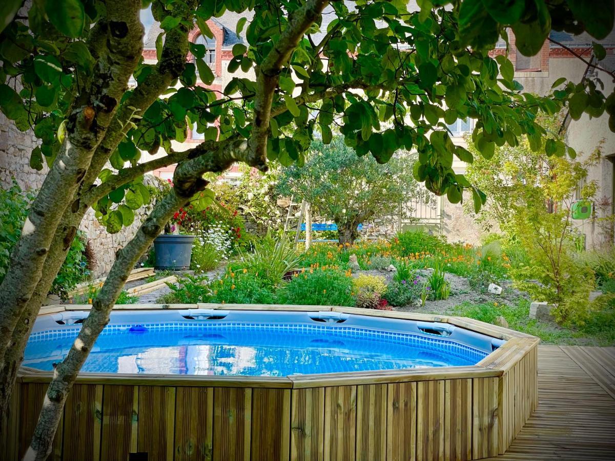 Sainte-Suzanne  Cote Jardin B&B 외부 사진