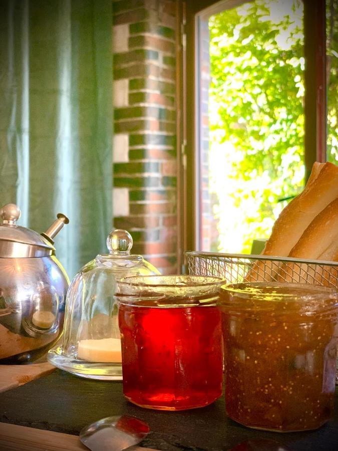 Sainte-Suzanne  Cote Jardin B&B 외부 사진
