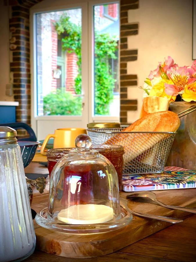 Sainte-Suzanne  Cote Jardin B&B 외부 사진